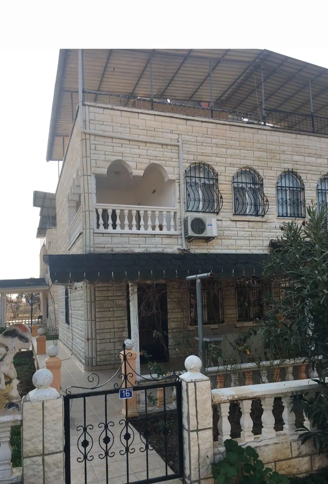 Tasucu Kummahallesi'nde Sitede satilik 3+1 villa